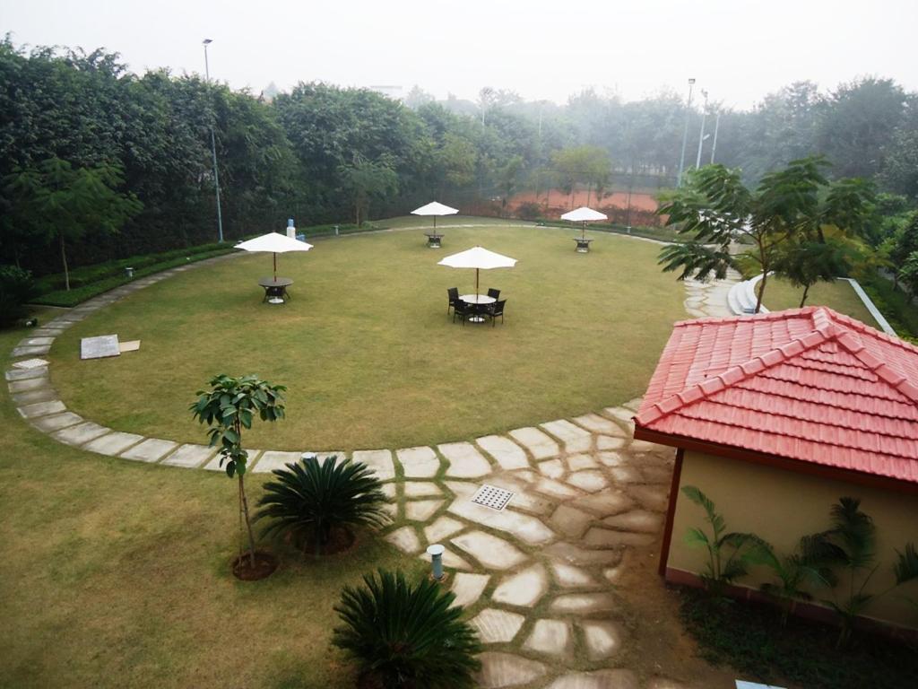 The Woods Hotel Gurgaon Exterior photo